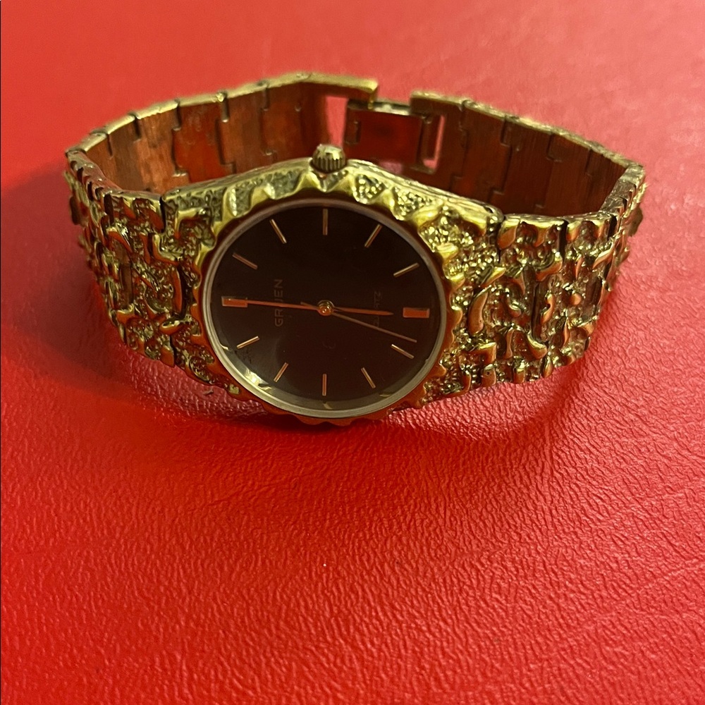 Vintage Gruen Gold-Tone Quartz Watch – Textured Bracelet, Black Dial 8.5”L